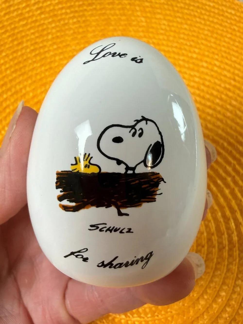 Vintage 1970's PEANUTS Snoopy Ceramic egg 